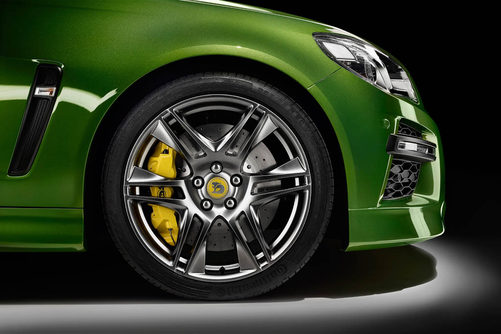 hsv-gts-maloo-wheel-and-front-fender.jpg