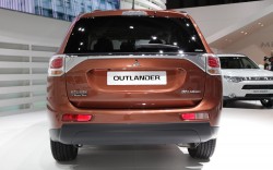 mitsubishi outlander rear view 250x156