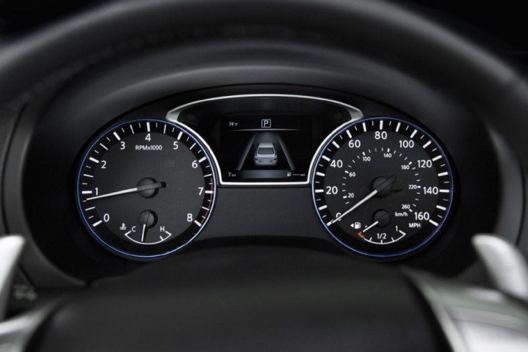 2016-nissan-altima-sr-interior-instrument-cluster-and-paddles