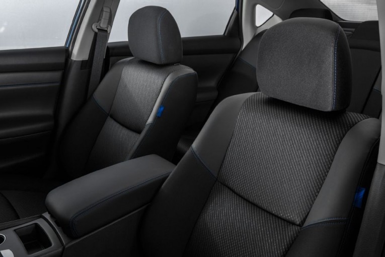 2016-nissan-altima-sr-seats