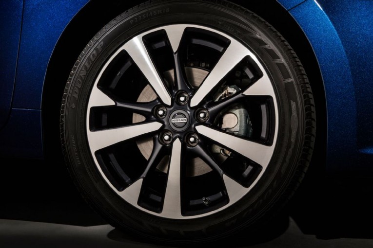 2016-nissan-altima-sr-wheel