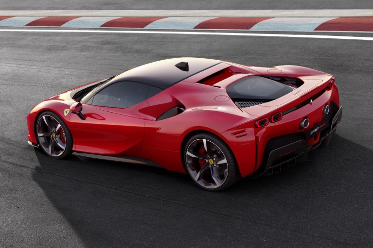 فراری اس اف 90 استراداله / Ferrari SF90 Stradale