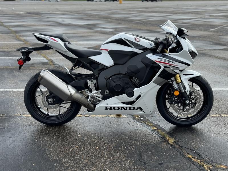 هوندا CBR1000RR مدل 2025