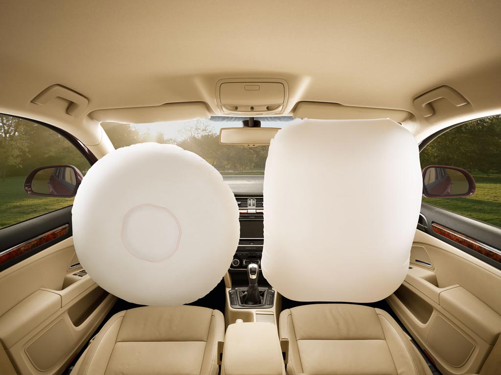 Скорость подушки безопасности. Тойота SRS airbag. Фольксваген airbag машина. Nissan SRS airbag машина. SRS airbag машина марка.